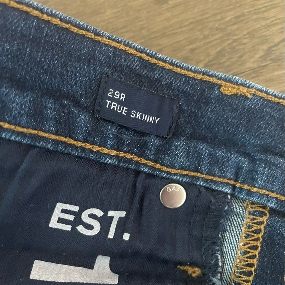 Women’s Gap Skinny Jeans distressed jeans Gap True Skinny stretch size 29 reg